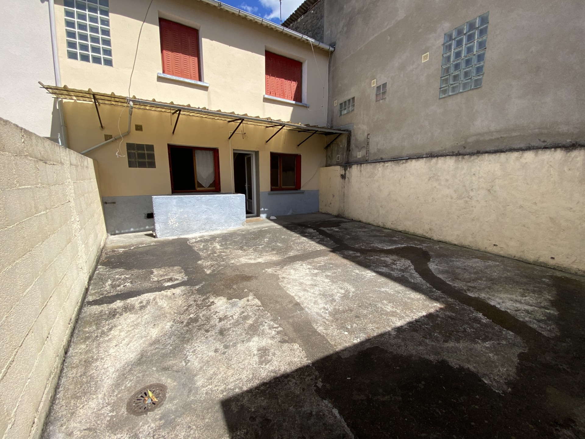Maison de bourg avec terrasse et garage